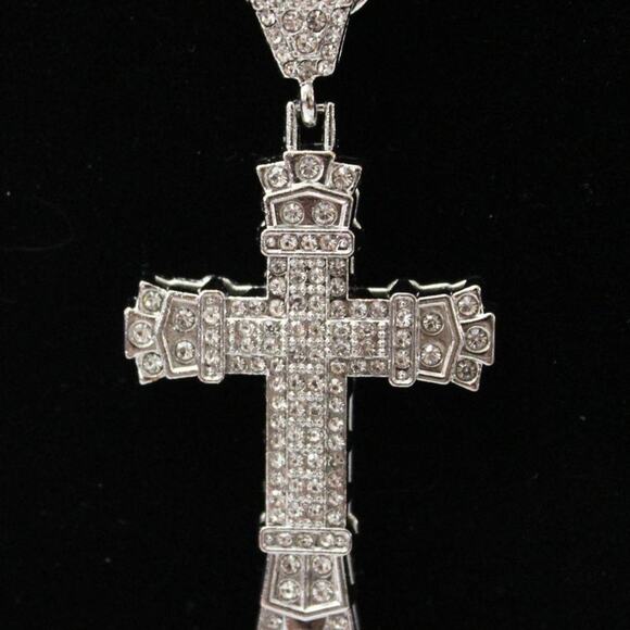New Silver Tone Rhinestone Cross Necklace N107 - Picture 3 of 4